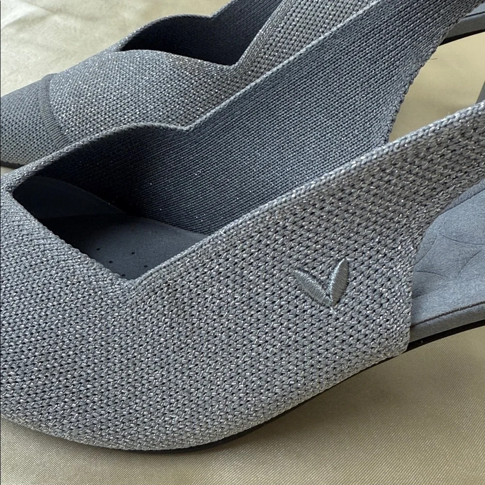 Vivaia Addison Pointed-Toe Slingback Sandals Women 's Size 42